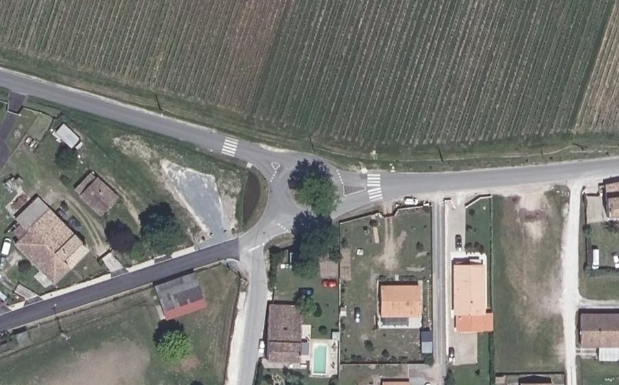 Vue aérienne du Rond-point anonyme n°206158401