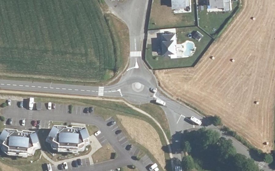 Vue aérienne du Rond-point anonyme n°206167989