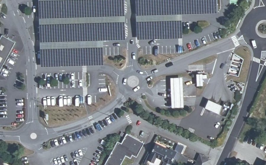 Vue aérienne du Rond-point anonyme n°206168247