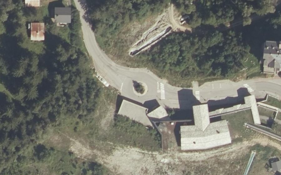 Vue aérienne du Rond-point anonyme n°206244287