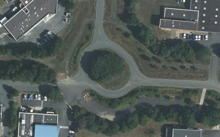 Vue aérienne du Rond-point anonyme n°206274895