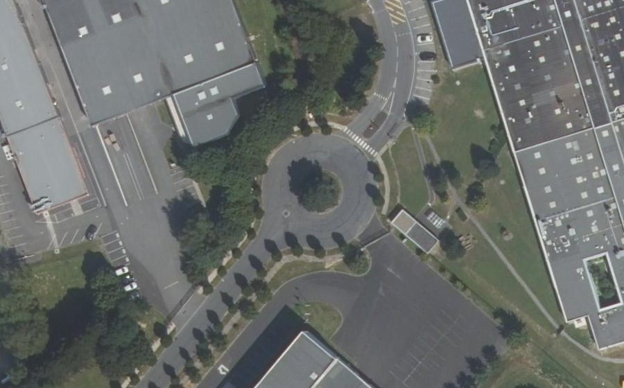 Vue aérienne du Rond-point anonyme n°206287737