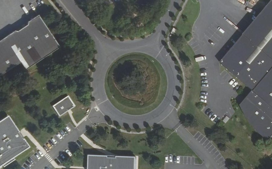 Vue aérienne du Rond-point anonyme n°206287740