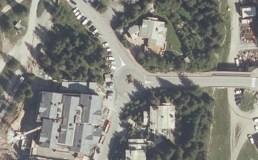 Vue aérienne du Rond-point anonyme n°206287875
