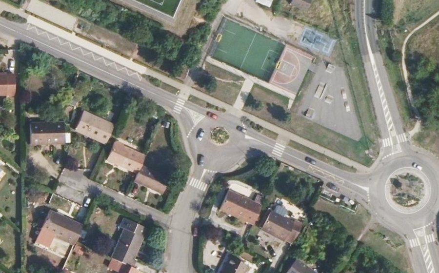 Vue aérienne du Rond-point anonyme n°206288197