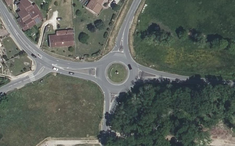 Vue aérienne du Rond-point anonyme n°206345634