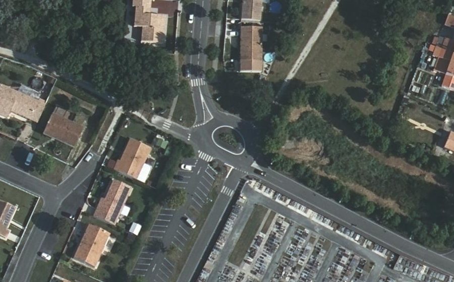 Vue aérienne du Rond-point anonyme n°206367002