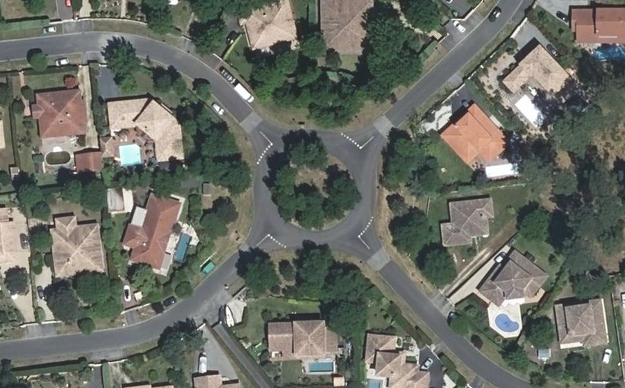 Vue aérienne du Rond-point anonyme n°206418310