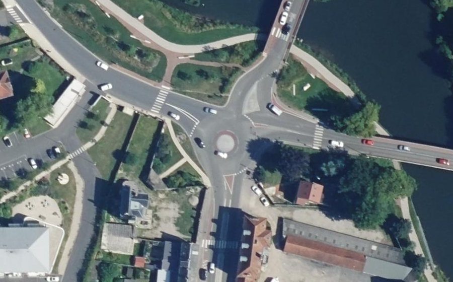 Vue aérienne du Rond-point anonyme n°206421571