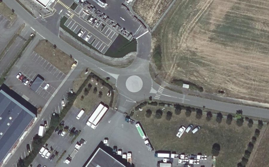 Vue aérienne du Rond-point anonyme n°206448889