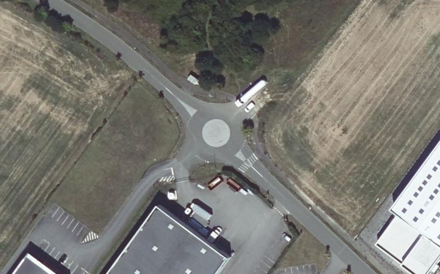 Vue aérienne du Rond-point anonyme n°206448890