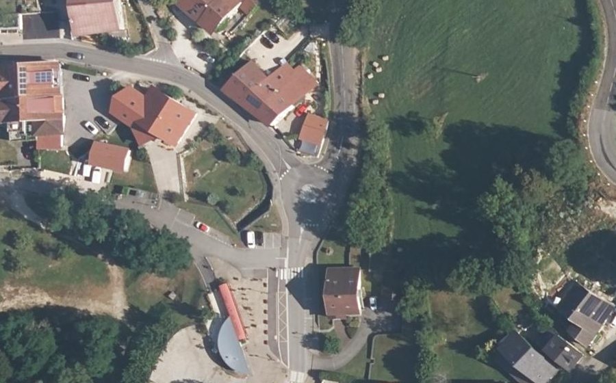Vue aérienne du Rond-point anonyme n°206451221