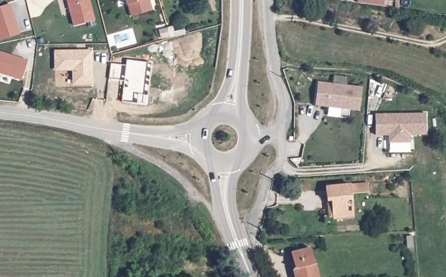 Vue aérienne du Rond-point anonyme n°206456326