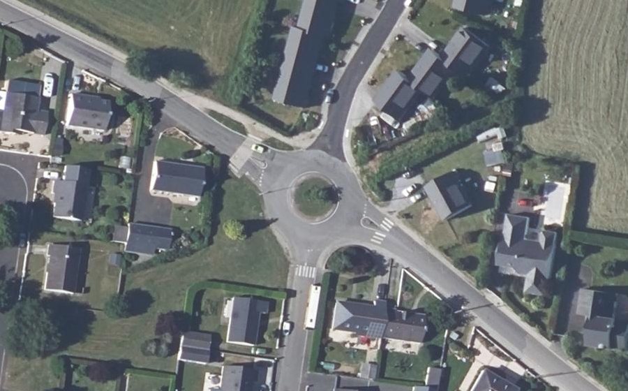 Vue aérienne du Rond-point anonyme n°206557878