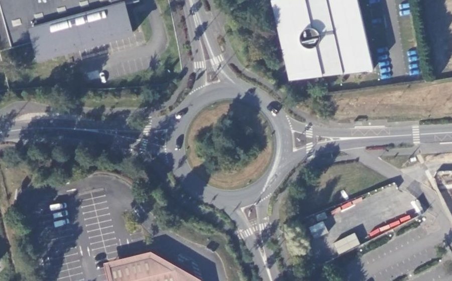 Vue aérienne du Rond-point anonyme n°20657671