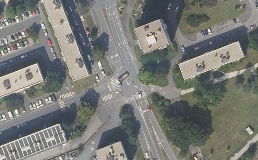 Vue aérienne du Rond-point anonyme n°206594857