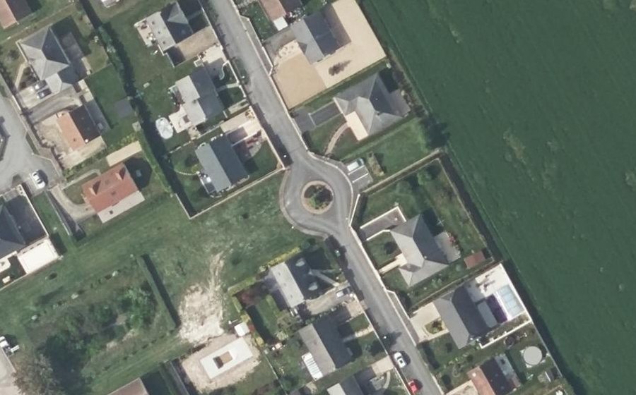 Vue aérienne du Rond-point anonyme n°206595999