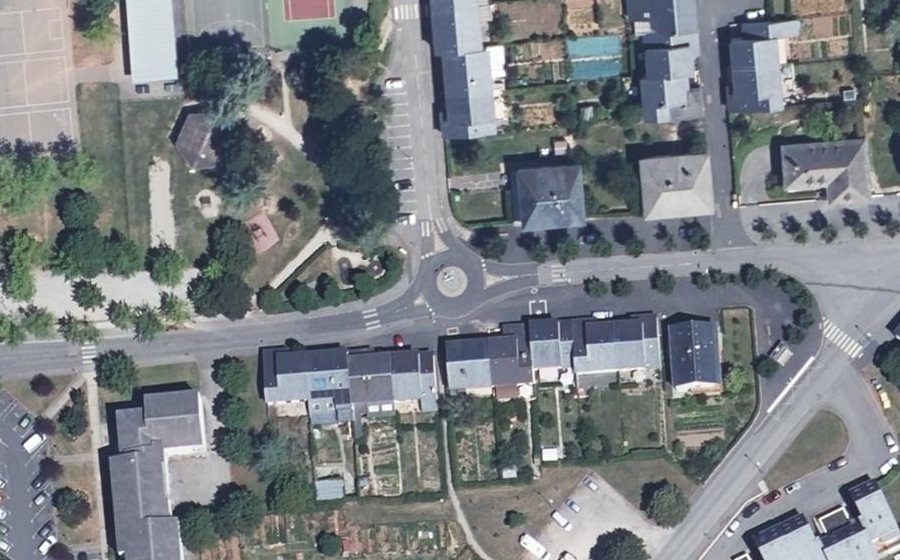 Vue aérienne du Rond-point anonyme n°206692590