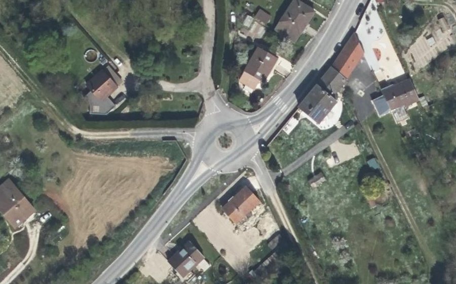 Vue aérienne du Rond-point anonyme n°206696455