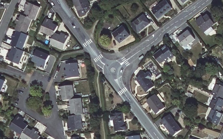 Vue aérienne du Rond-point anonyme n°206740556