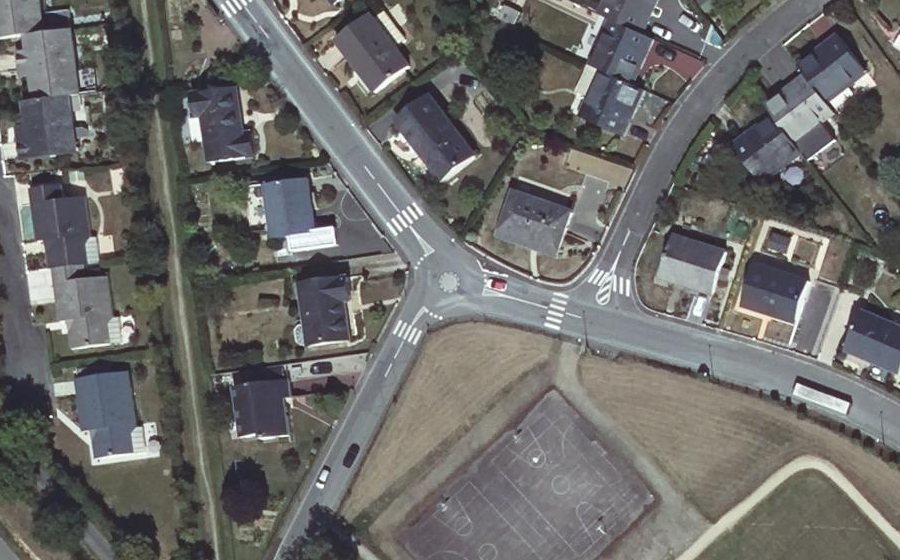 Vue aérienne du Rond-point anonyme n°206740577