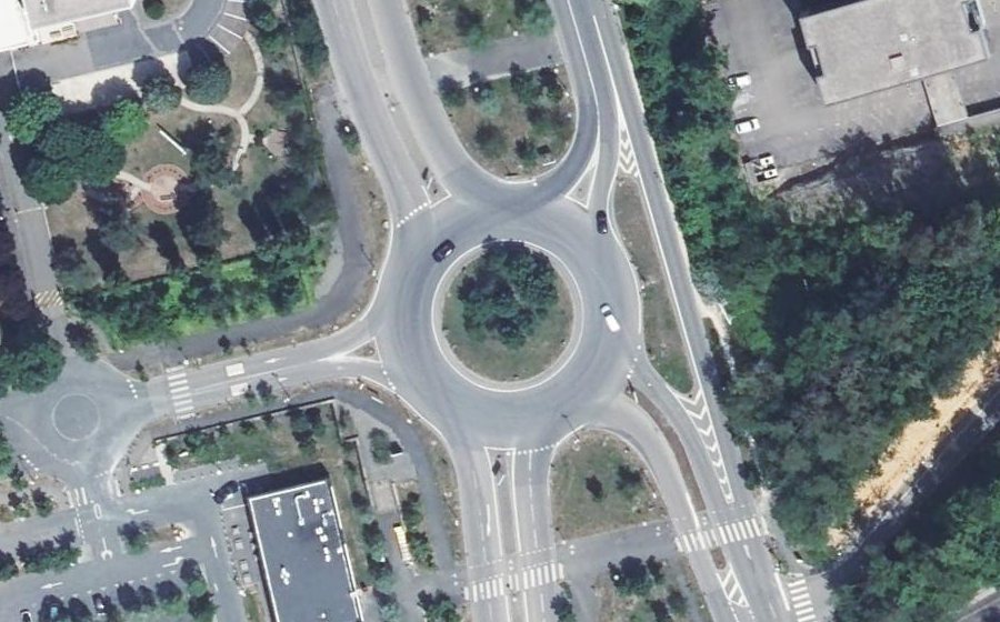 Vue aérienne du Rond-point anonyme n°206817075