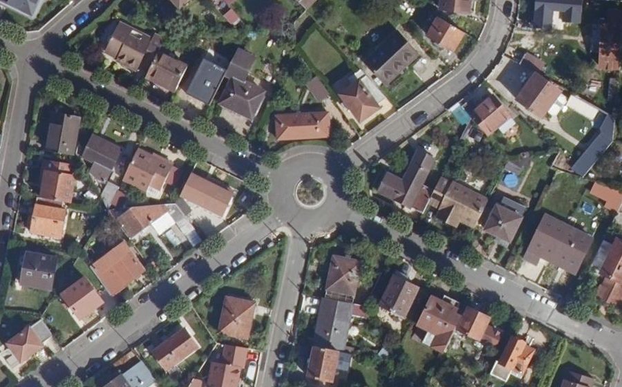 Vue aérienne du Rond-point anonyme n°206862638