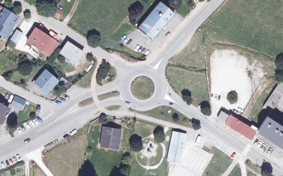 Vue aérienne du Rond-point anonyme n°206869420