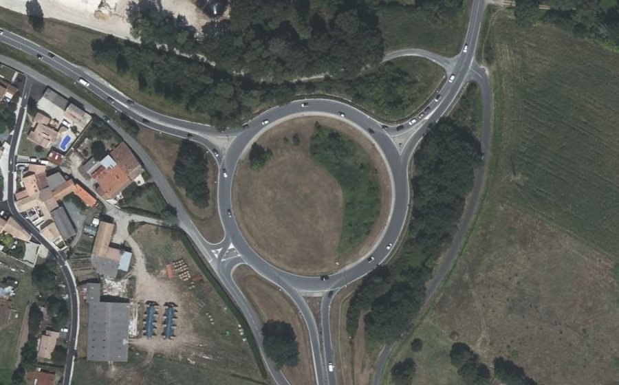 Vue aérienne du Rond-point anonyme n°20687594