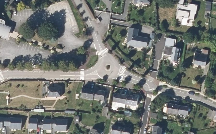 Vue aérienne du Rond-point anonyme n°206985579
