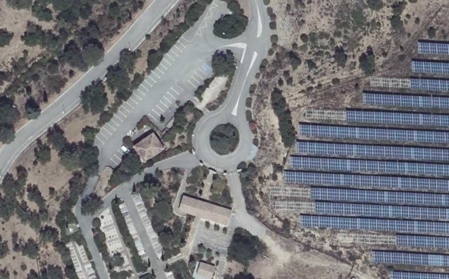 Vue aérienne du Rond-point anonyme n°206988316