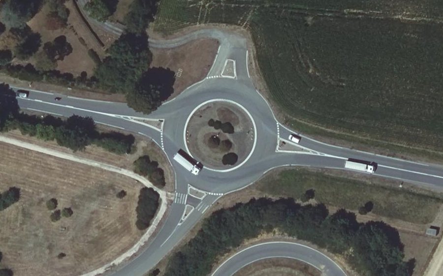 Vue aérienne du Rond-point anonyme n°207012278