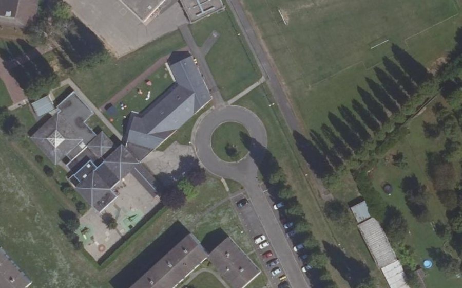 Vue aérienne du Rond-point anonyme n°207168019
