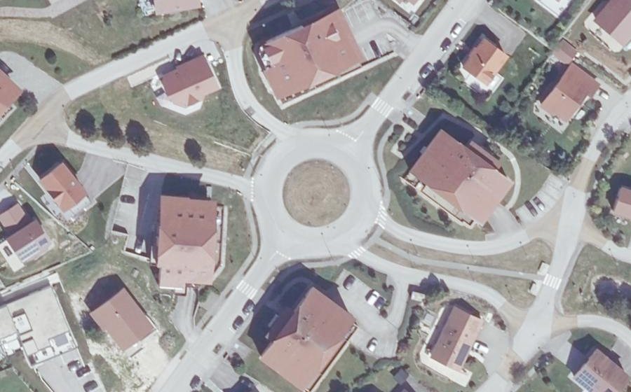 Vue aérienne du Rond-point anonyme n°207179536