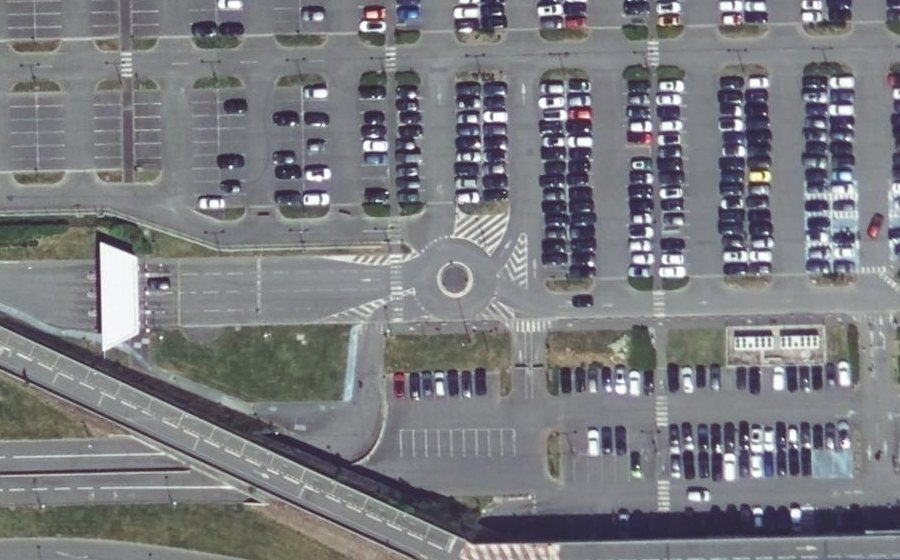 Vue aérienne du Rond-point anonyme n°207287014