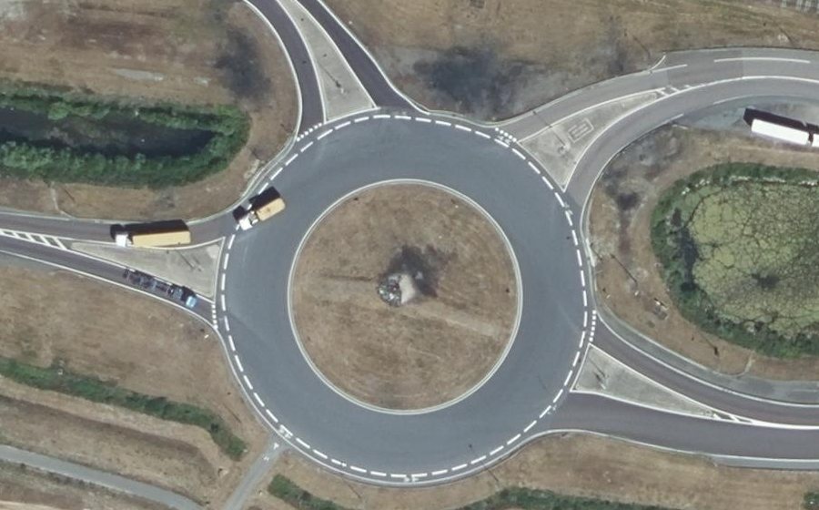 Vue aérienne du Rond-point anonyme n°207367297