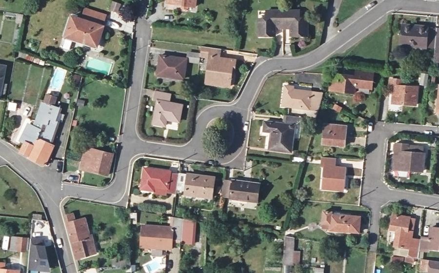 Vue aérienne du Rond-point anonyme n°207379367