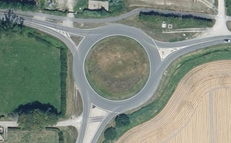 Vue aérienne du Rond-point anonyme n°207459651