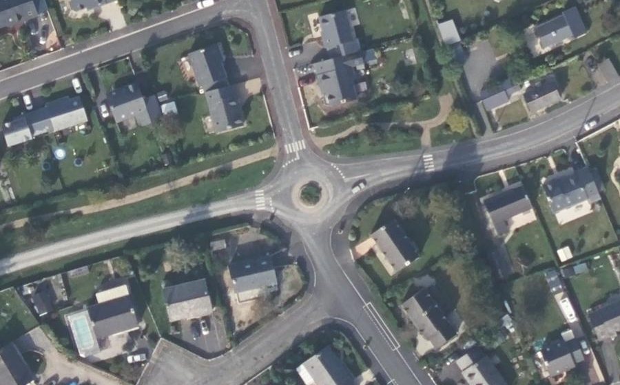 Vue aérienne du Rond-point anonyme n°207513922