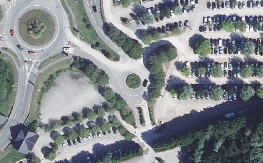 Vue aérienne du Rond-point anonyme n°207523593