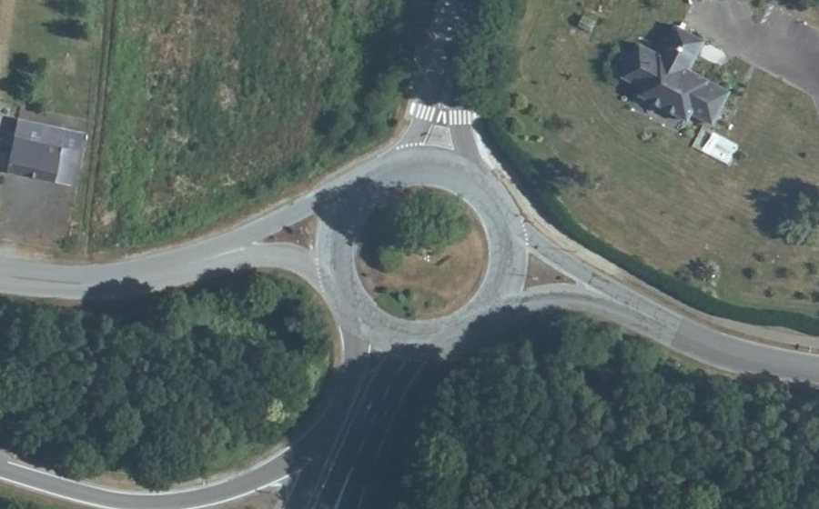 Vue aérienne du Rond-point anonyme n°207554144