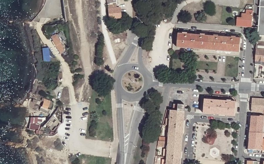 Vue aérienne du Rond-point anonyme n°207654482