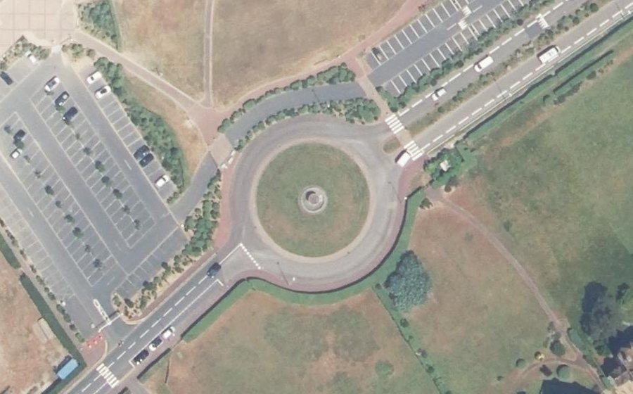 Vue aérienne du Rond-point anonyme n°207694427