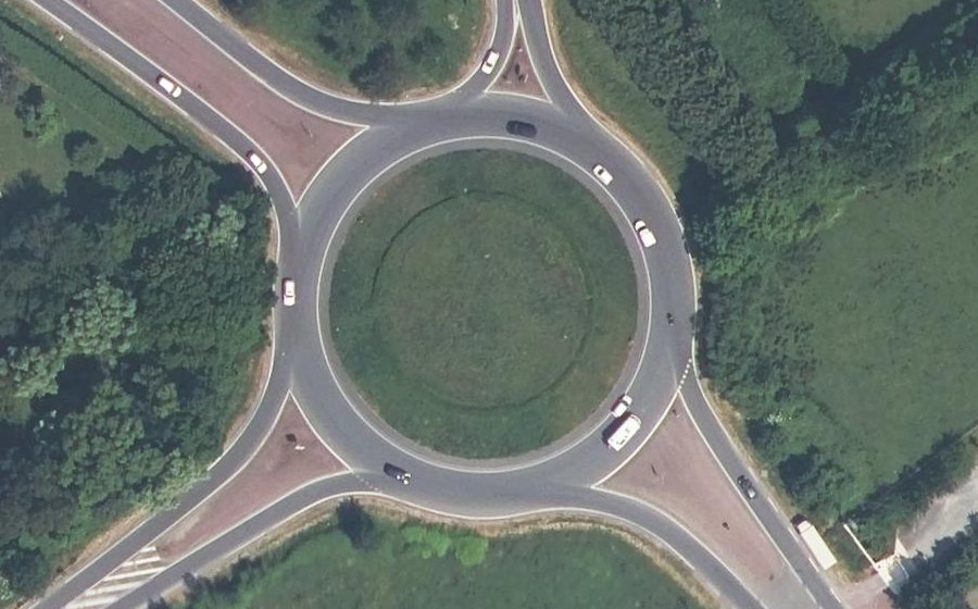 Vue aérienne du Rond-point anonyme n°207694767