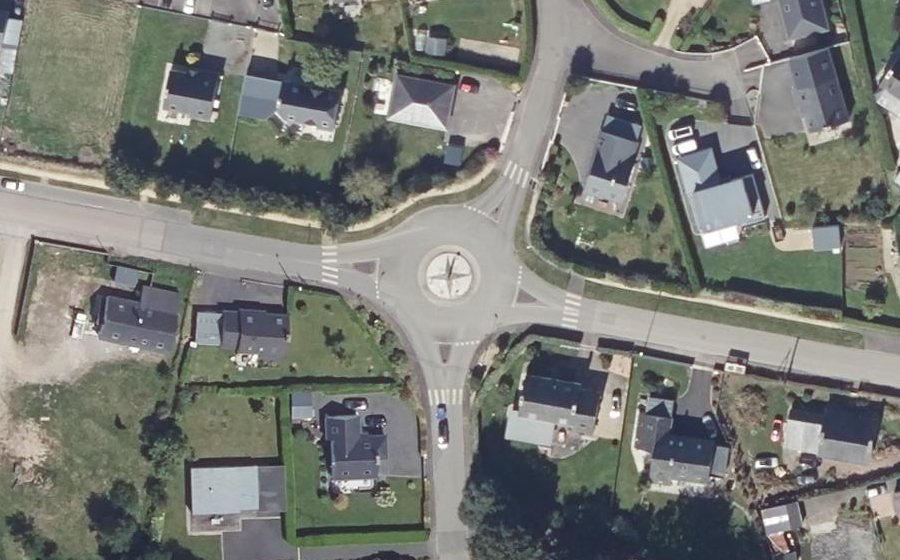 Vue aérienne du Rond-point anonyme n°207705379