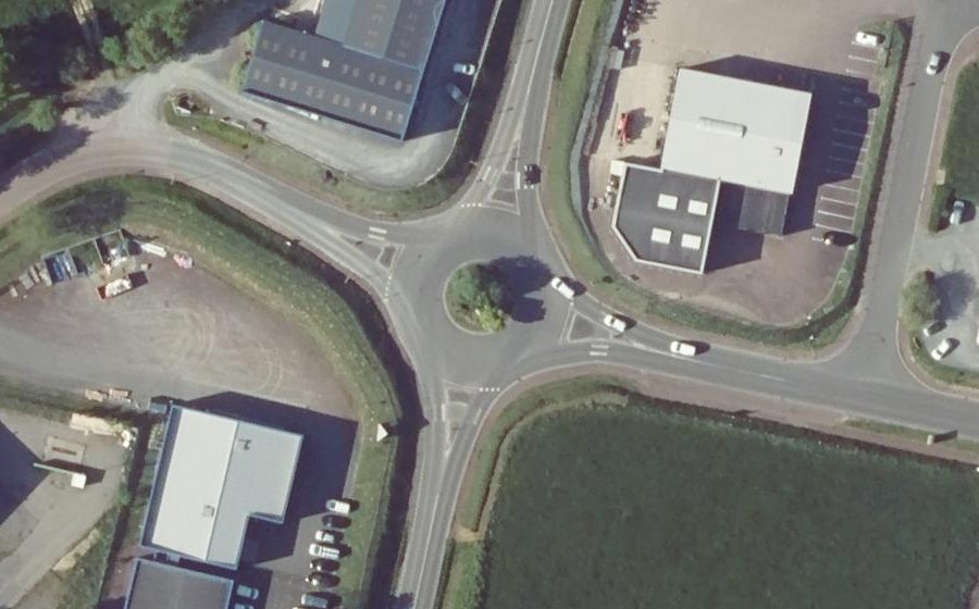 Vue aérienne du Rond-point anonyme n°207716153