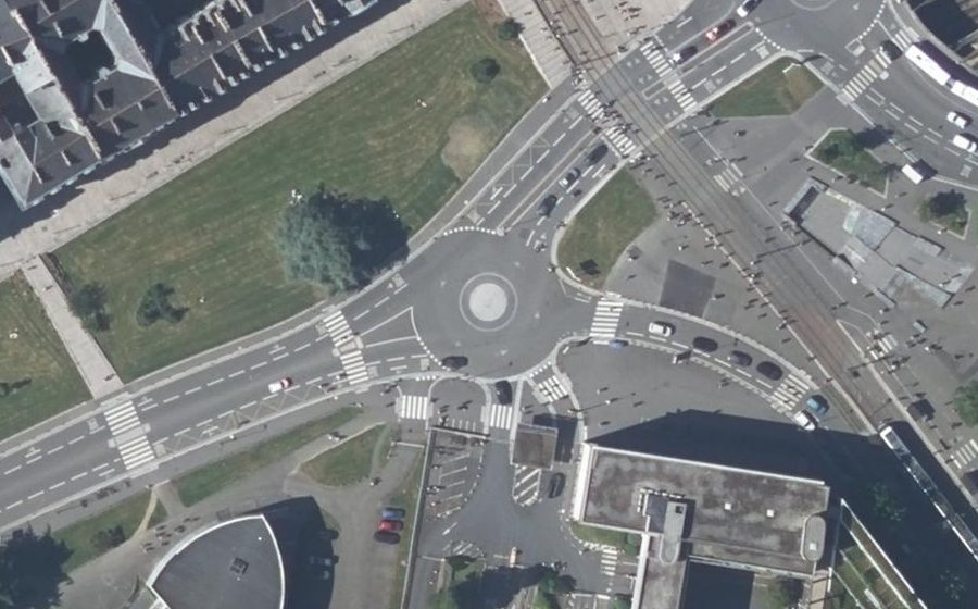 Vue aérienne du Rond-point anonyme n°207734341