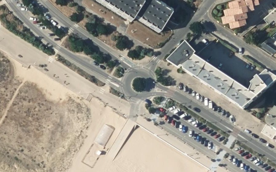 Vue aérienne du Rond-point anonyme n°207740250