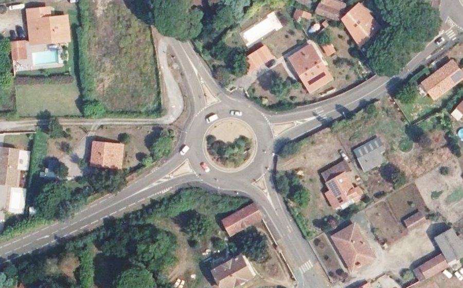 Vue aérienne du Rond-point anonyme n°207762665