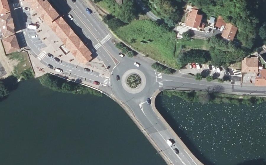 Vue aérienne du Rond-point anonyme n°207765607